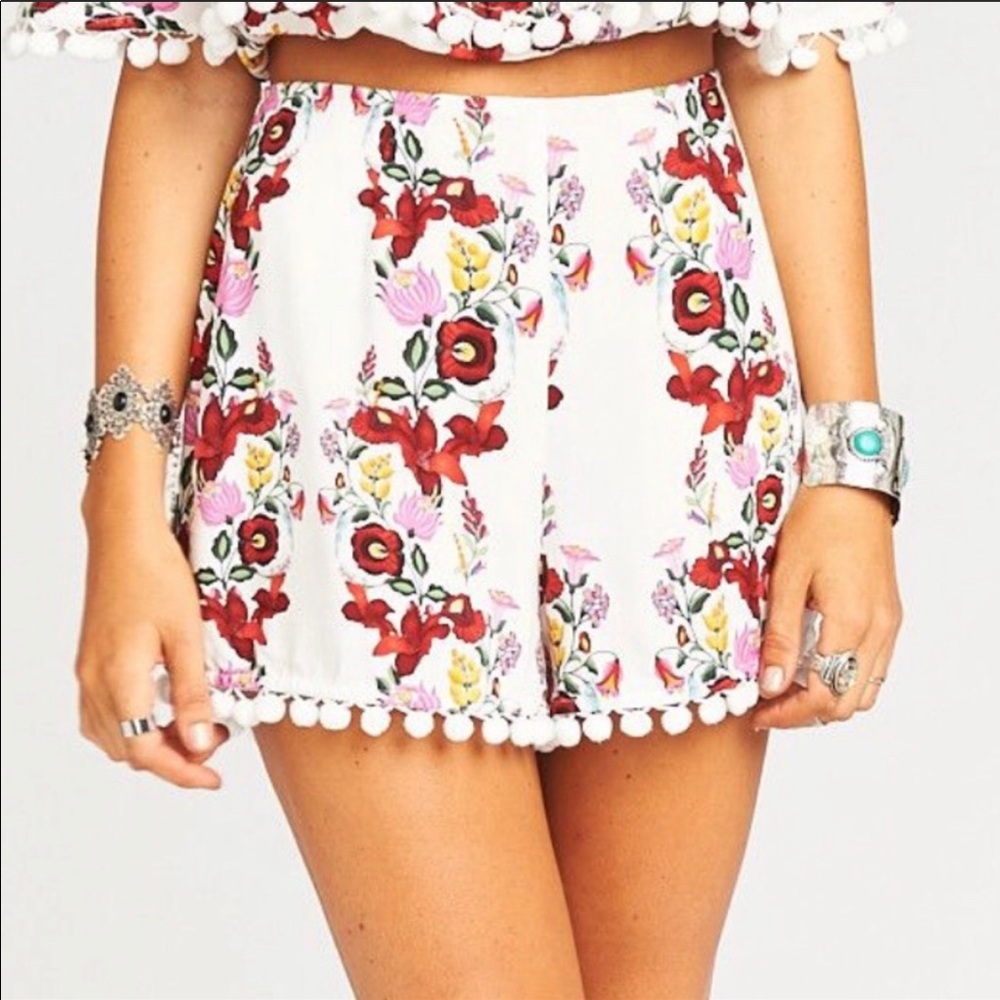 Show me your MuMu Sawyer Pom Shorts Floral Size XL